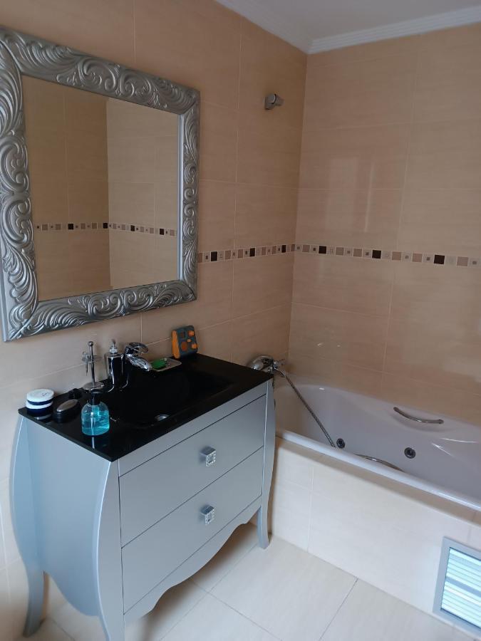 Karmelo Junto Al Metro Apartment Bilbao Luaran gambar